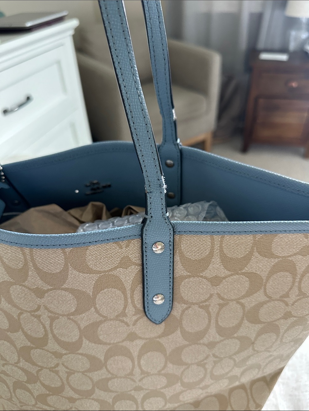 Coach Signature Canvas Tote cream/tan/lt blue w/zipper pouch and keychain tag - Picture 9 of 14
